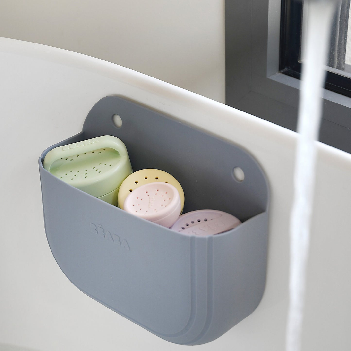Cos silicon Beaba cu jucarii de baie Pebble