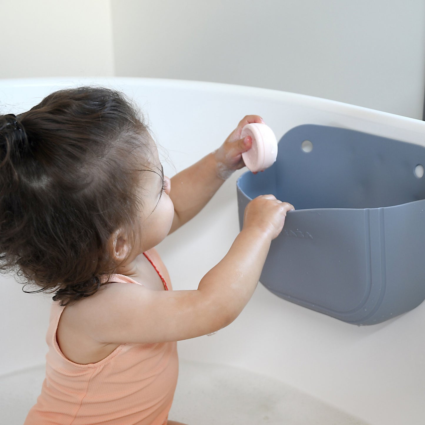 Cos silicon Beaba cu jucarii de baie Pebble