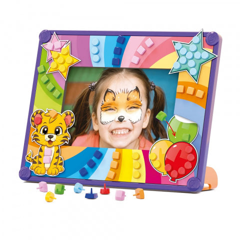 Set creativ Quercetti Fantaframe, 210 pinuri – ramă foto decorată cu animale și flori