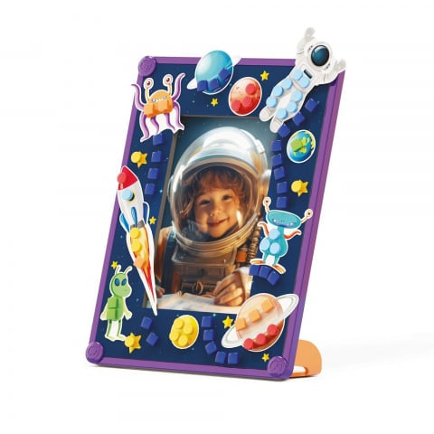 Set creativ Quercetti Fantaframe, 210 pinuri – ramă foto decorată cu tematică spațială