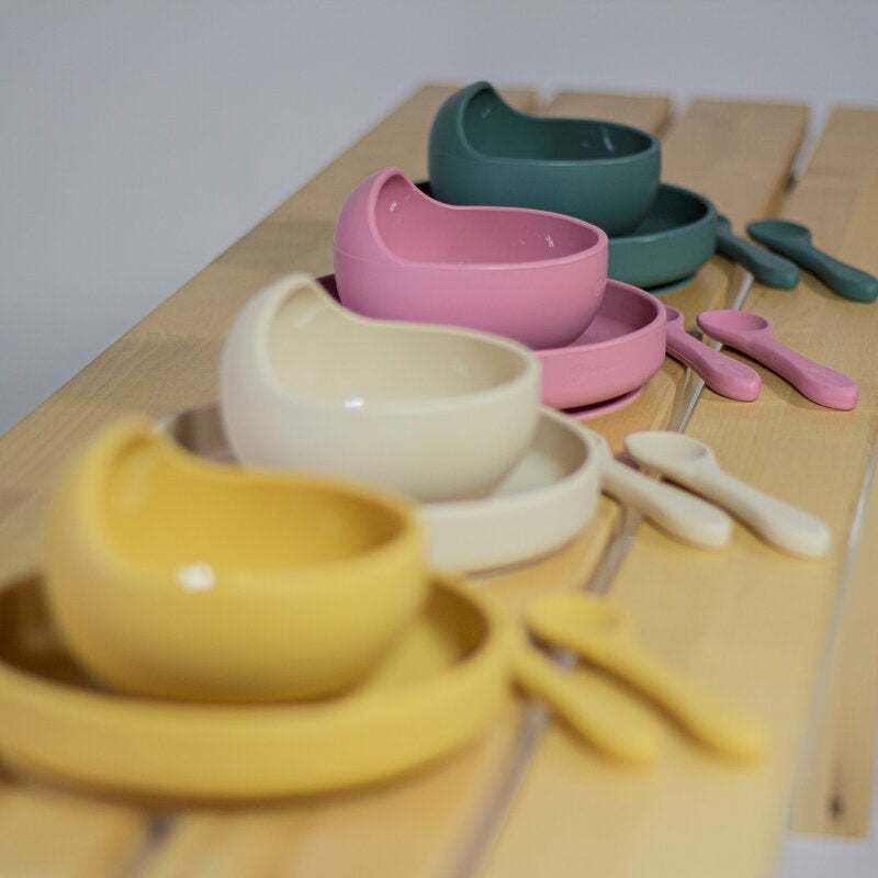 Set de hranire, Petite&Mars, Cu farfurie, Bol si tacamuri, Din silicon fara BFA, Verde inchis