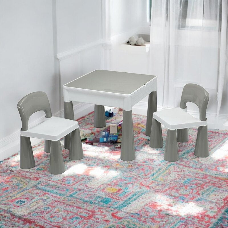 Set masuta si 2 scaune New Baby, Gri si alb, blat reversibil – setul într-o cameră