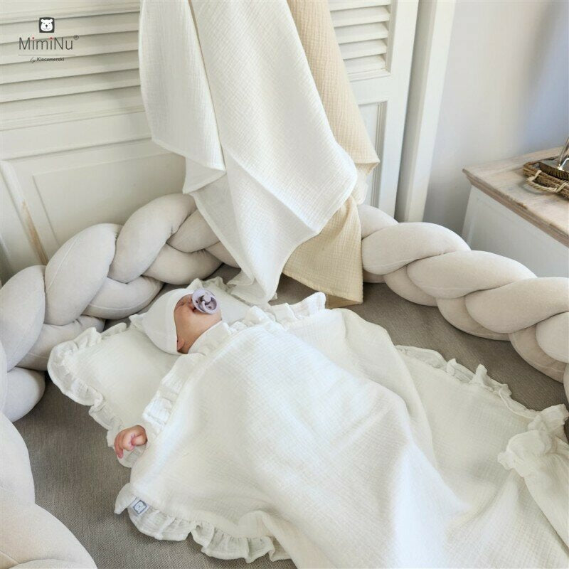 Set paturica si perna, MimiNu, Cu fata de perna inclusa Din muselina bumbac certificat Oeko Tex Standard 100, Perna 30x35cm, Paturica 60x70cm, Cu volane, Cream