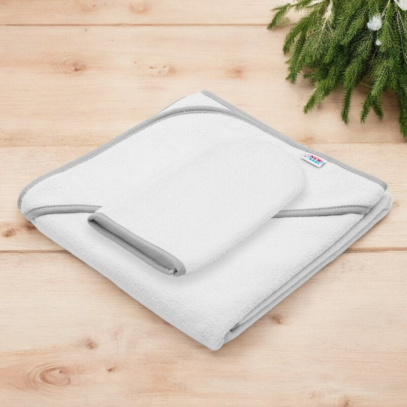 Set prosop si manusa New Baby Basic 80x80 cm, Alb/Gri – setul așezat pe lemn