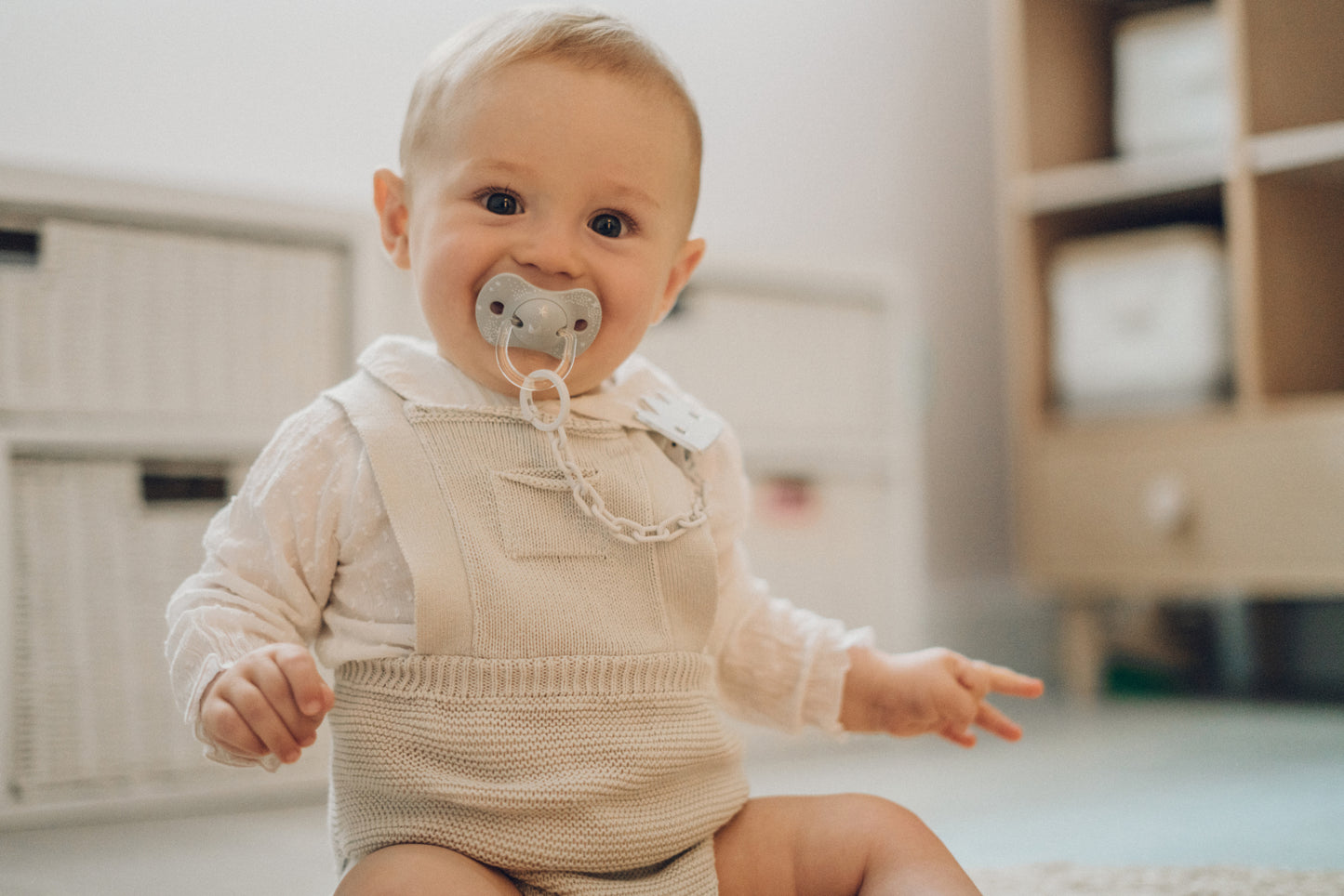 Set Suavinex biberon 270 ml + suzeta + lantisor suzeta Spread Joy