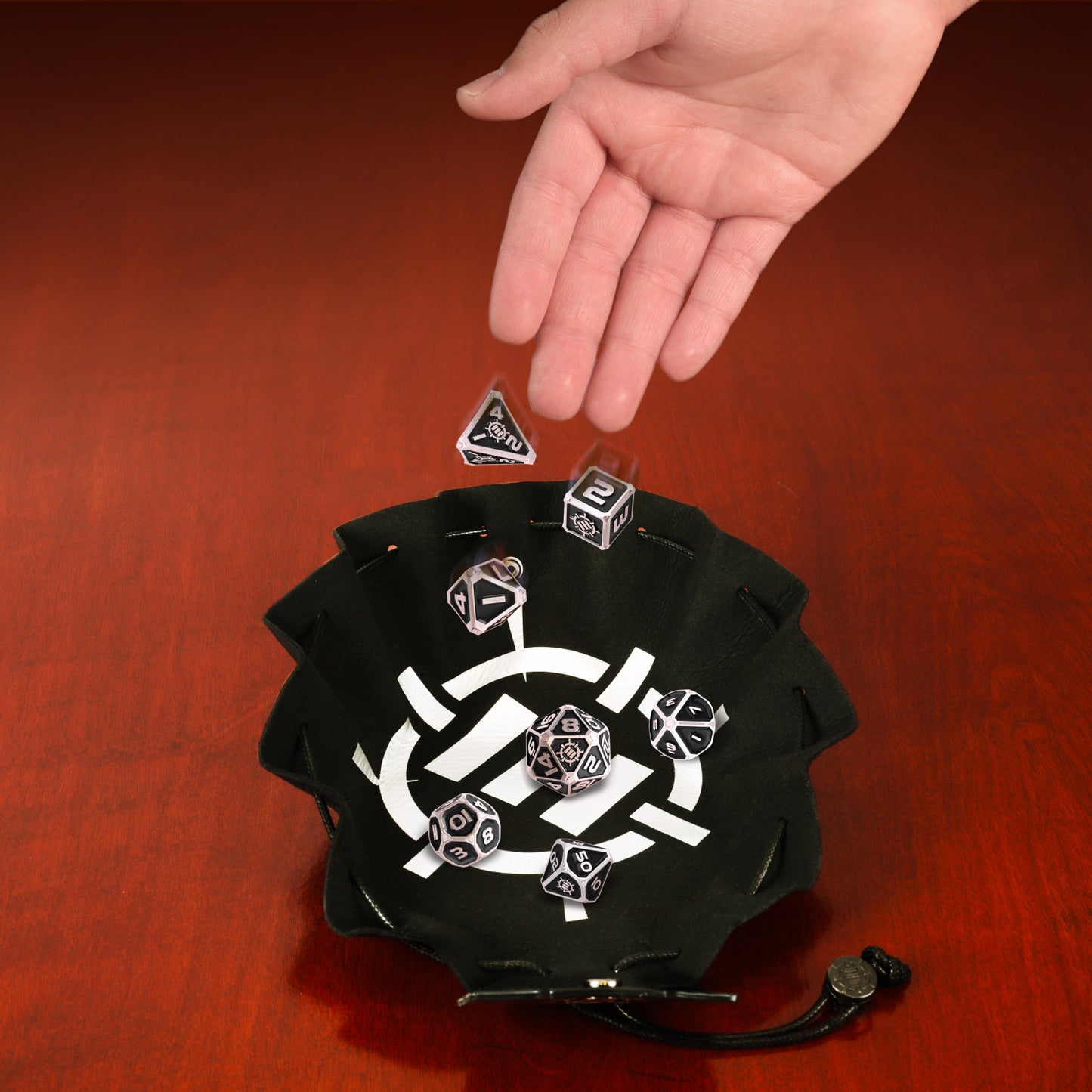 Set Zaruri Metalice DnD Collector's Edition Black - 7 Piese cu Geantă Dragon