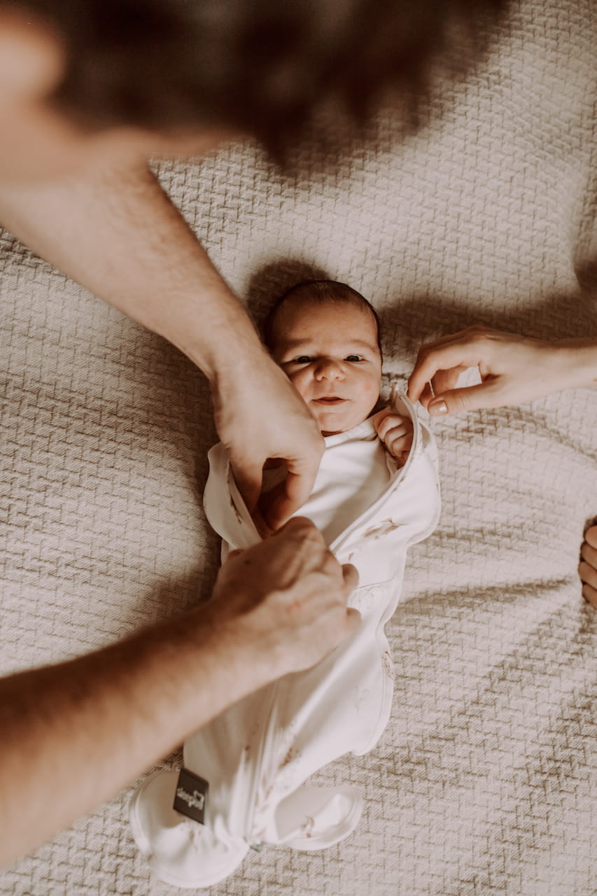 Saculet Swaddle infasat Nou Nascut Bumbac + Caciulita - First Step
