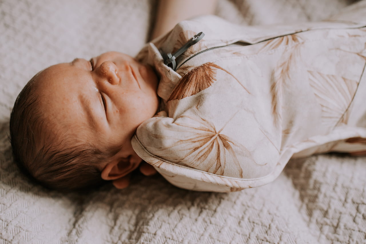 Saculet Swaddle infasat Nou Nascut Bumbac + Caciulita - First Step