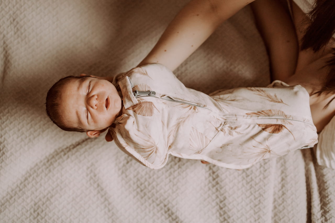 Saculet Swaddle infasat Bumbac + Caciulita Sleepee