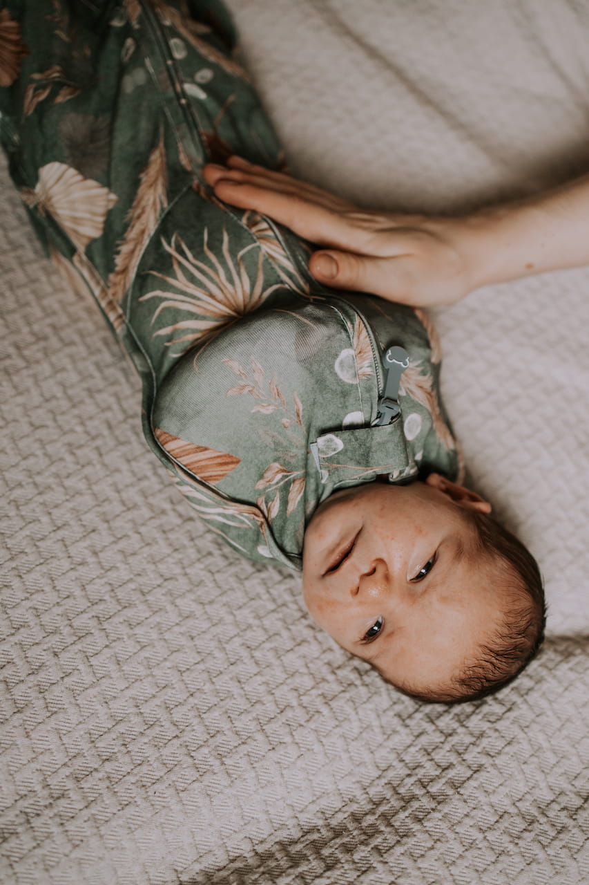 Saculet Swaddle infasat Nou Nascut Bumbac + Caciulita - First Step