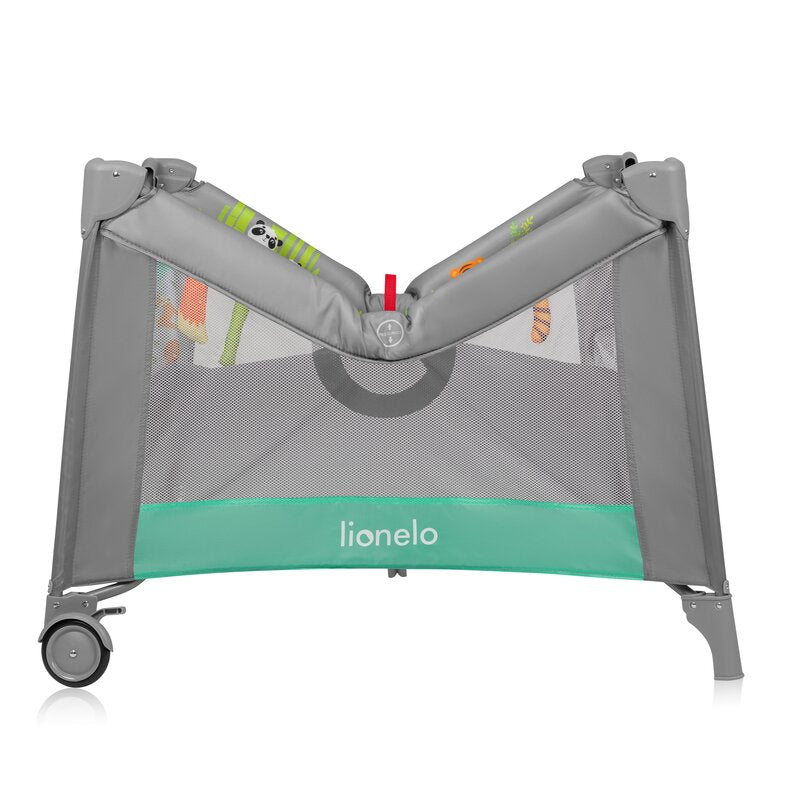 Tarc de joaca, Lionelo, Mille Plus, Pliabil, Include saltea cu densitate T25, 4 jucarii cu velcro, Manere textile, Geanta de transport, Cu roti si inchidere laterala, Pereti din plasa pentru vizibilitate si aerisire, 100 x 100 x 77 cm, Verde