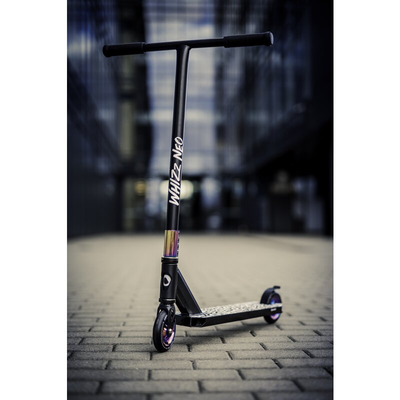 Trotineta, Lionelo, Whizz, Pentru Acrobatii, Rulmenti ABEC-9, 20 - 100 kg, Conform cu standardul european de securitate EN14619, Multicolor