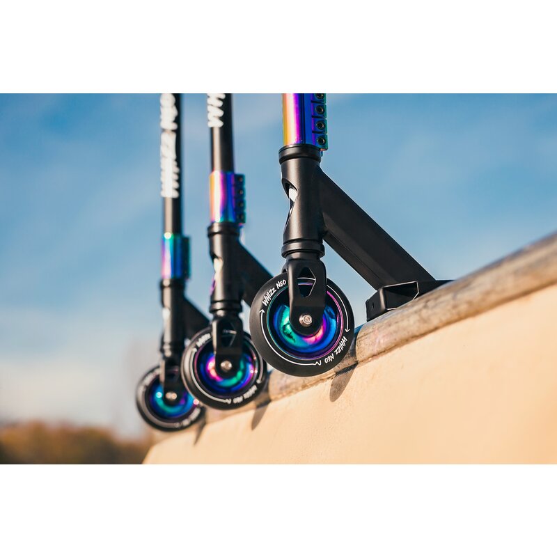 Trotineta, Lionelo, Whizz, Pentru Acrobatii, Rulmenti ABEC-9, 20 - 100 kg, Conform cu standardul european de securitate EN14619, Multicolor