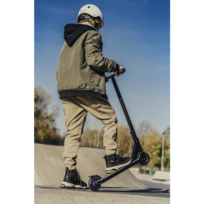 Trotineta, Lionelo, Whizz, Pentru Acrobatii, Rulmenti ABEC-9, 20 - 100 kg, Conform cu standardul european de securitate EN14619, Multicolor