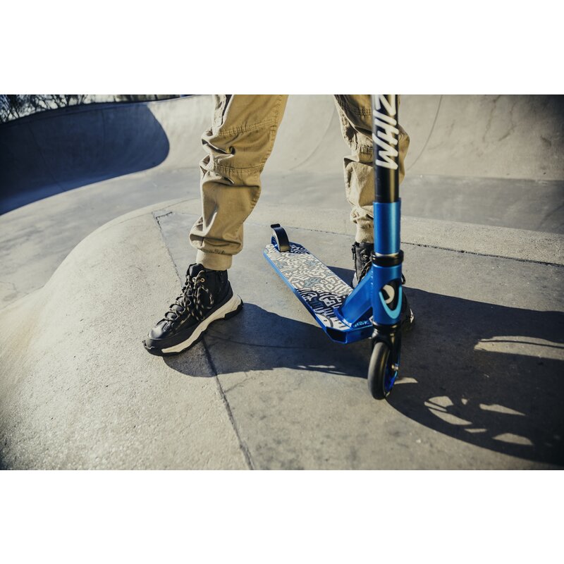 Trotineta, Lionelo, Whizz, Pentru Acrobatii, Rulmenti ABEC-9, 20 - 100 kg, Conform cu standardul european de securitate EN14619, Multicolor