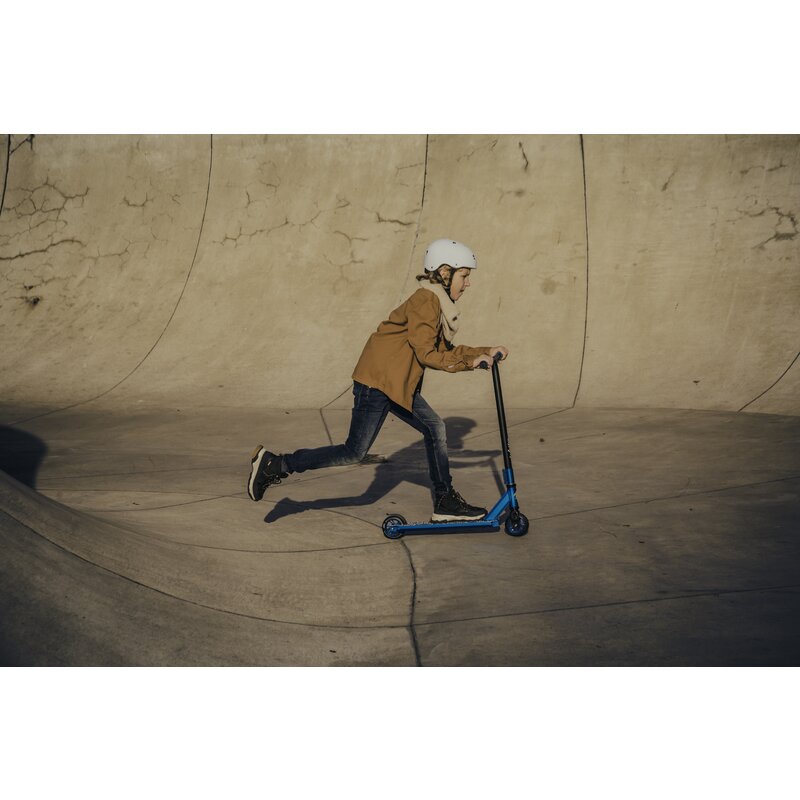 Trotineta, Lionelo, Whizz, Pentru Acrobatii, Rulmenti ABEC-9, 20 - 100 kg, Conform cu standardul european de securitate EN14619, Multicolor