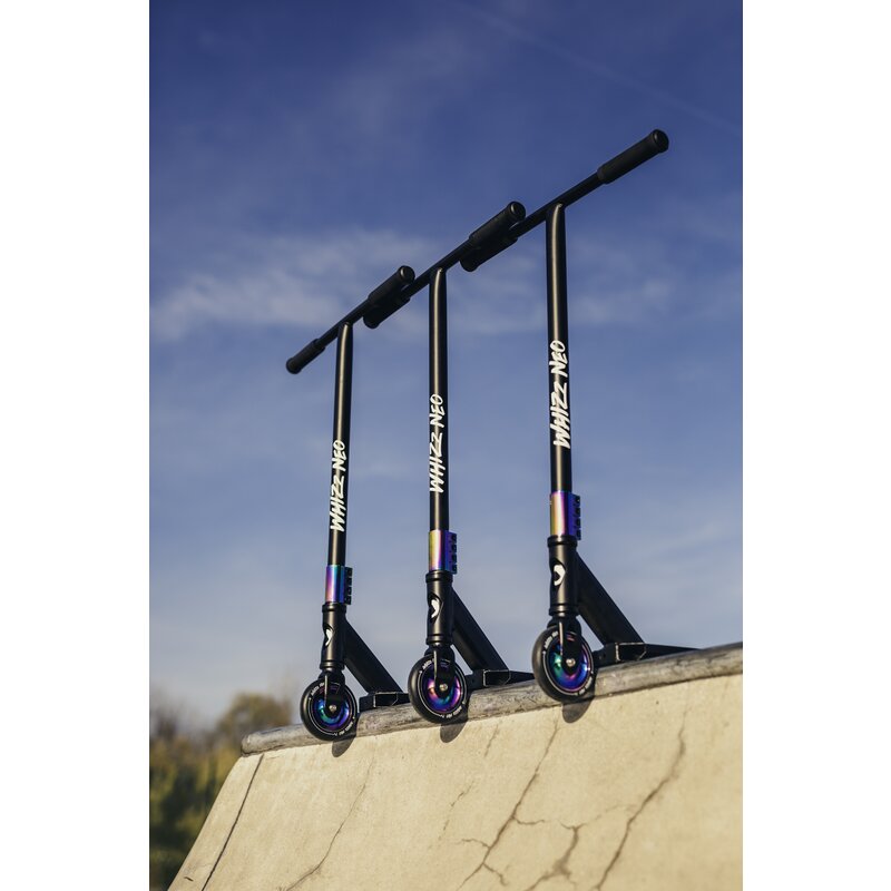 Trotineta, Lionelo, Whizz, Pentru Acrobatii, Rulmenti ABEC-9, 20 - 100 kg, Conform cu standardul european de securitate EN14619, Multicolor