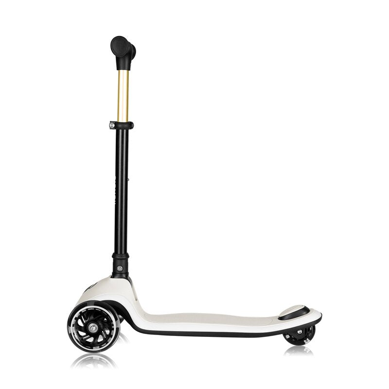 Trotineta pentru copii, Lionelo, Mey, Ultrapliabila, Cu lumini si cosulet, Maner ajustabil pe inaltime, 3 ani+, Pana la 50 Kg, Ultra usor, 2.8 kg, Conform cu standardul EN71-1/2/3, Certificata Intertek, Bej