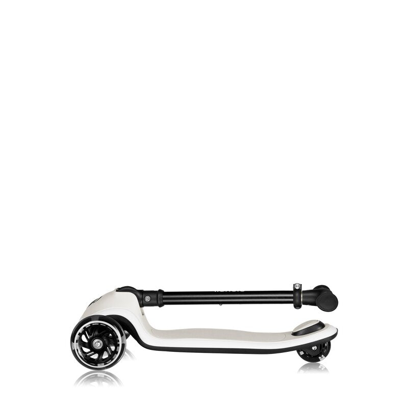Trotineta pentru copii, Lionelo, Mey, Ultrapliabila, Cu lumini si cosulet, Maner ajustabil pe inaltime, 3 ani+, Pana la 50 Kg, Ultra usor, 2.8 kg, Conform cu standardul EN71-1/2/3, Certificata Intertek, Bej